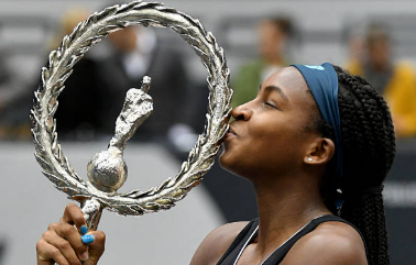 Coco Gauff celebrates her first title in Linz as a lucky loser